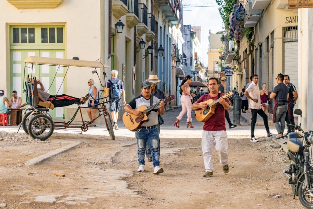 Ga mee op salsa dansreis naar Havana: 8 dagen dansen in Cuba. 100% geld-terug-garantie bij annulering en steun de lokale bevolking.